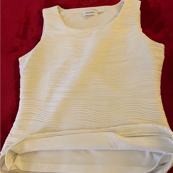 Elegant Calvin Klein White Sleeveless Top - Picture 3 of 3